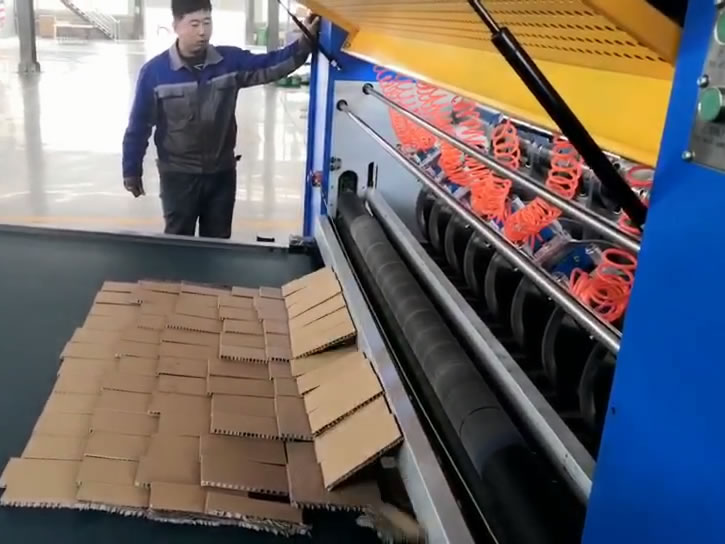 ZFW-2000 Honeycomb board slitter