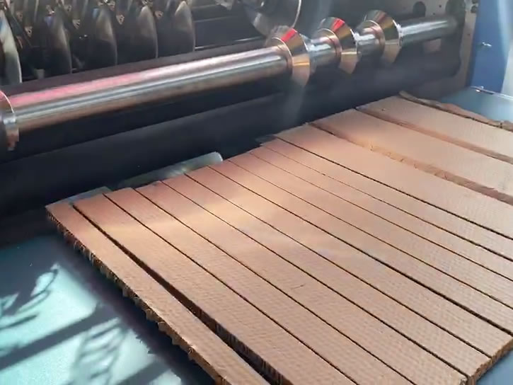 ZFW-2000S Honeycomb board slitter