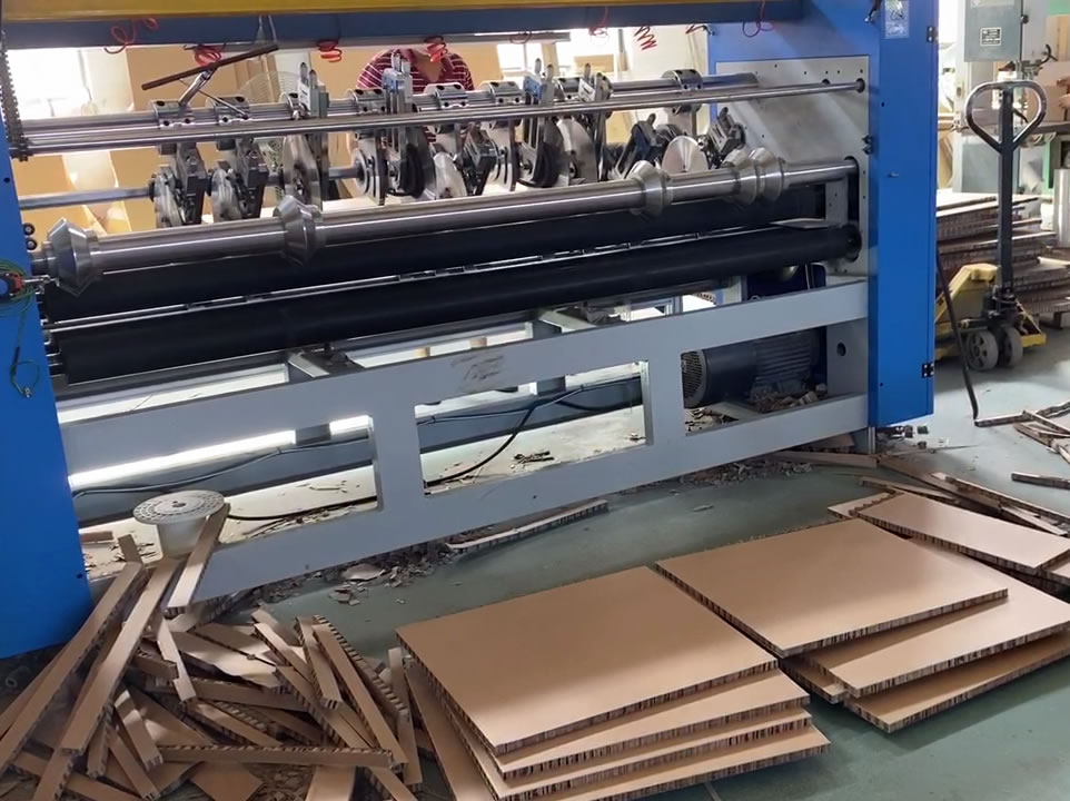 ZFW-2500 Honeycomb board slitter